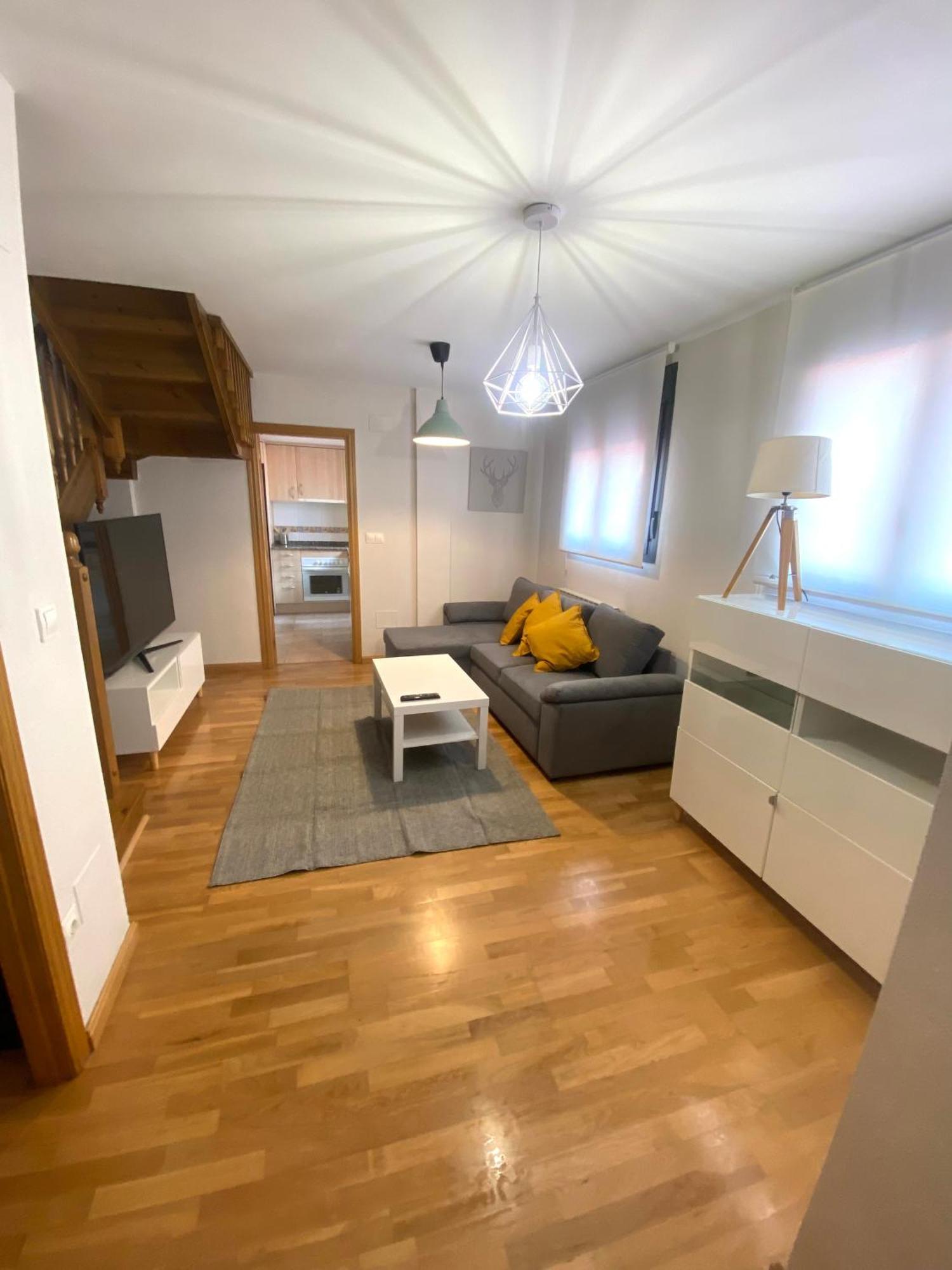 Apartamento Centrico Con Garaje ฮากา ภายนอก รูปภาพ